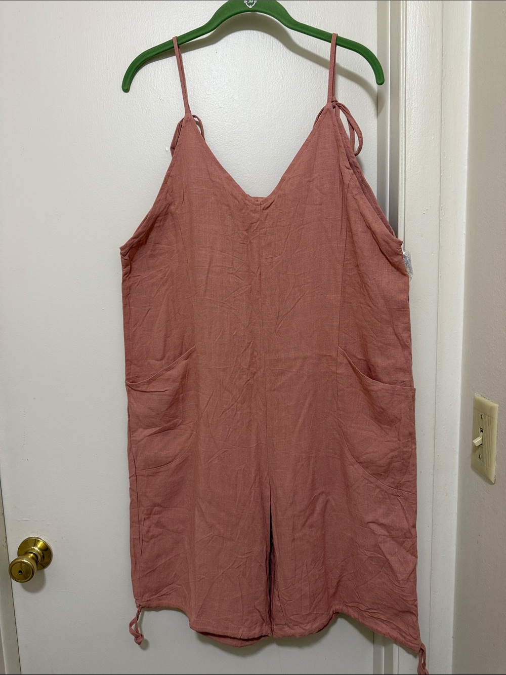 CUPSHE Textured Sleeveless Romper in a Peachy Mauve